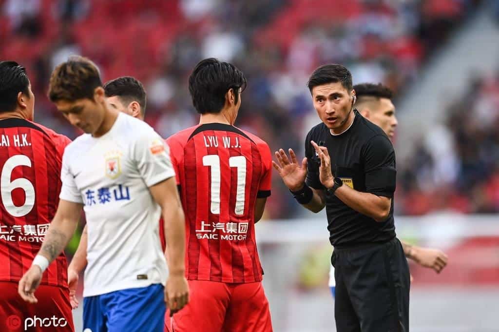 开云体育：中超-全场5张红牌！9人海港1-1泰山提前一轮夺冠